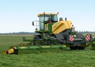 Önjáró gyepszellőztetők Krone Big M 500 CV