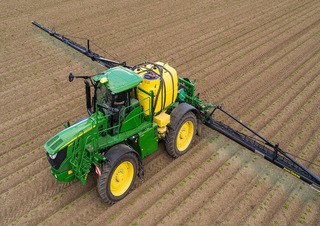 Önjáró  szántóföldi permetezők John Deere R4150i 