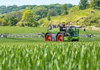 Önjáró  szántóföldi permetezők Fendt Rogator 665 