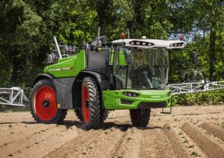 Önjáró  szántóföldi permetezők Fendt Rogator 665 