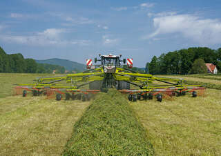 Rendsodrók Claas Liner 4700 Trend 