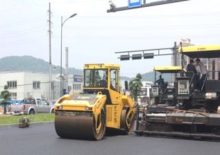 Hengerek Tandem vibrohengerek Bomag BW 203 SL-4