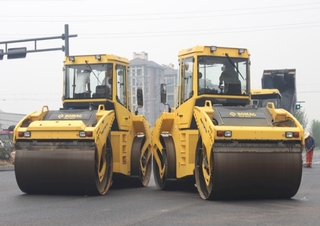 Hengerek Tandem vibrohengerek Bomag BW 203 SL-4
