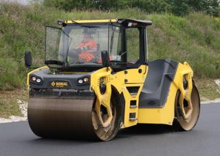 Hengerek Tandem vibrohengerek Bomag BW 206 AD-50