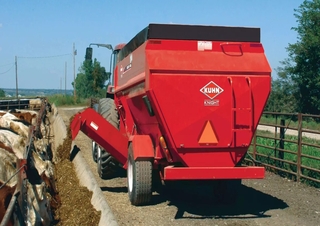 Táp technológiák Tápkeverők Kuhn Knight 4136