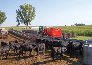 Táp technológiák Tápkeverők Kuhn RA 142