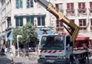 Gémes személyemelők Tehergépkocsira szerelt csuklógémes munkaállványok Haulotte HTB 180