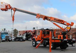 Teleszkópgémes személyemelők Tehergépkocsira szerelt teleszkópos munkaállványok Elliott Equipment H55F HiReach