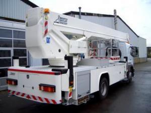 Teleszkópgémes személyemelők Tehergépkocsira szerelt teleszkópos munkaállványok Bronto Skylift S 46 XDT