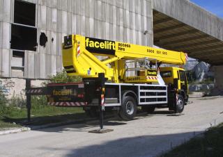 Teleszkópgémes személyemelők Tehergépkocsira szerelt teleszkópos munkaállványok Bronto Skylift S 46 XDT