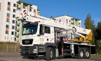 Teleszkópgémes személyemelők Tehergépkocsira szerelt teleszkópos munkaállványok Bronto Skylift S 50 XDTJ