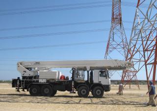 Teleszkópgémes személyemelők Tehergépkocsira szerelt teleszkópos munkaállványok Bronto Skylift SI156HDT-C  