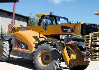 Teleszkópos rakodók Caterpillar TH414C