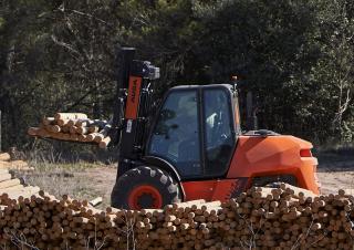 Terepjáró targoncák Ausa C 401 H x4