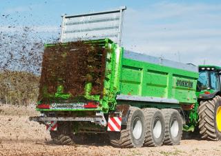 Hígtrágya és trágya technológiák Trágyaszórók Joskin FERTI-CARGO2 7014/25