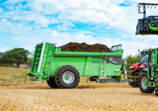 Hígtrágya és trágya technológiák Trágyaszórók Joskin TORNADO T5513/14V