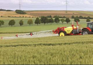 Vontatható szántóföldi permetezők Kverneland iXtrack C40