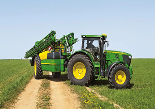Vontatható szántóföldi permetezők John Deere R944i