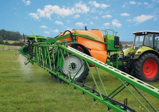 Vontatható szántóföldi permetezők Amazone UX 3200 Special (18)