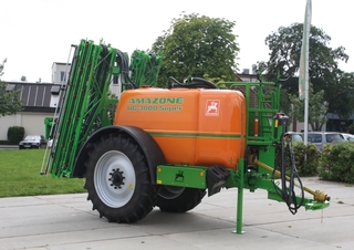 Vontatható szántóföldi permetezők Amazone UX 3200 Super (36)
