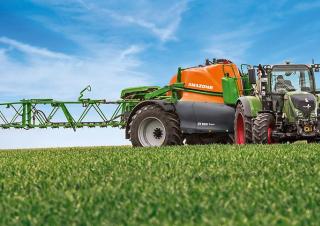 Vontatható szántóföldi permetezők Amazone UX 6201 Super (24) 