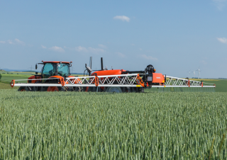 Vontatható szántóföldi permetezők Kubota XTS3-2.600l iXflow-E