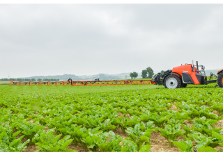 Vontatható szántóföldi permetezők Kubota XTS3-3.200l iXflow-E