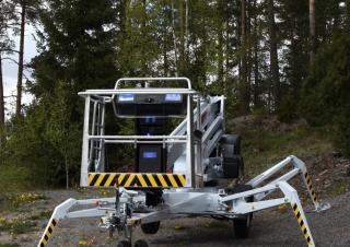 Gémes személyemelők Vontatható csuklógémes munkaállványok Dino Lift Dino 180XTB II