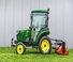 Járművek Kommuniális traktorok - elülső felfüggesztéssel John Deere 2038 R