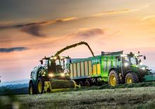 2WD silózók John Deere 8700