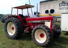 2WD traktorok International Harvester 1046