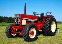 2WD traktorok International Harvester 633