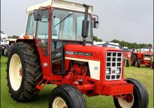 2WD traktorok International Harvester 674