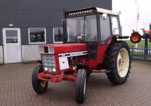 2WD traktorok International 744