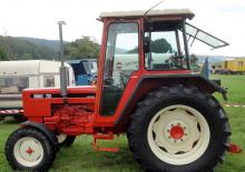 2WD traktorok Renault 751