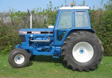 2WD traktorok Ford-NH 7700