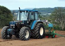 2WD traktorok Ford-NH 7740