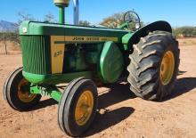 2WD traktorok John Deere 820
