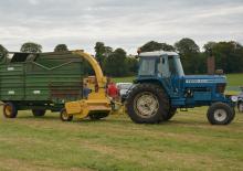 2WD traktorok Ford-NH 8700