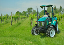 4WD traktorok Arbos 3055