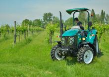 4WD traktorok Arbos 3055