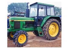 4WD traktorok John Deere 3130
