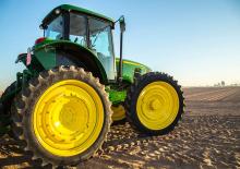 4WD traktorok John Deere 6140J