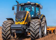 4WD traktorok Valtra BH214
