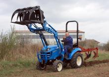 4WD traktorok LS J27 Gear