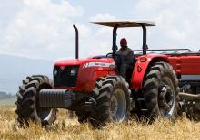 4WD traktorok Massey Ferguson MF 460 Xtra