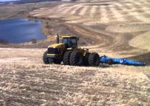 4WD traktorok Challenger MT975E