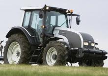 4WD traktorok Valtra T121
