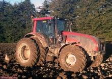 4WD traktorok Valtra T151e