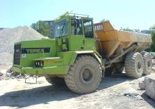 Csuklóvázas dömperek Terex 2566